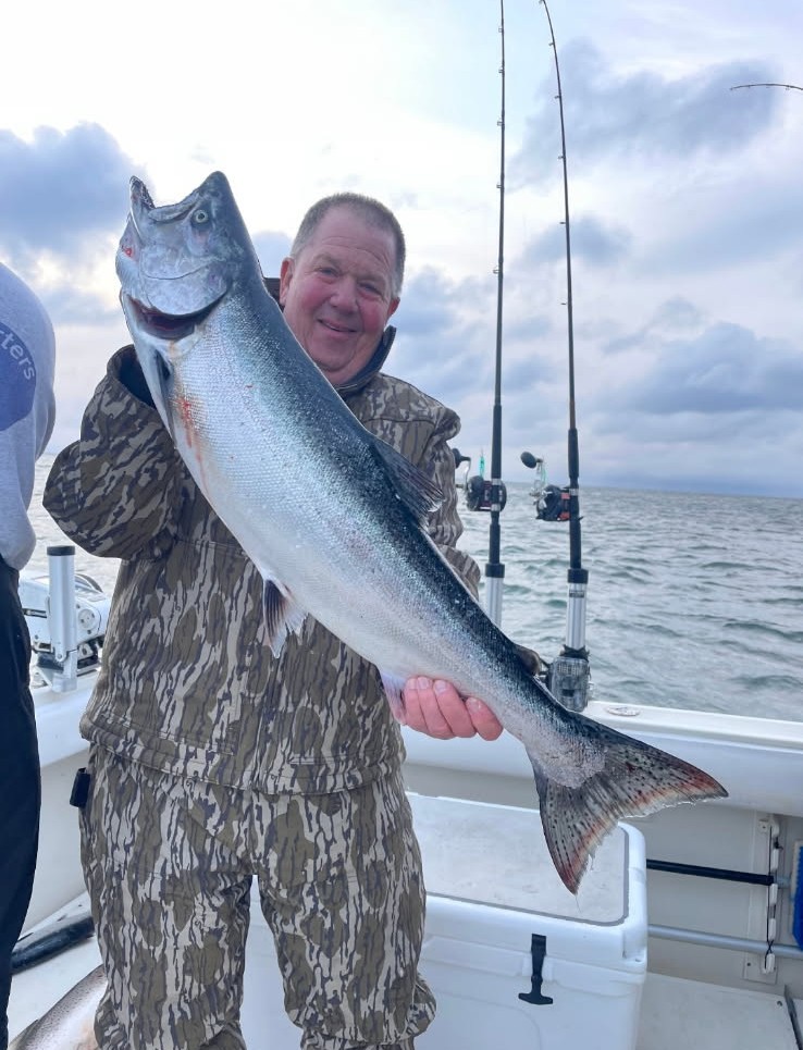Milwaukee Lake Michigan salmon fishing charter service