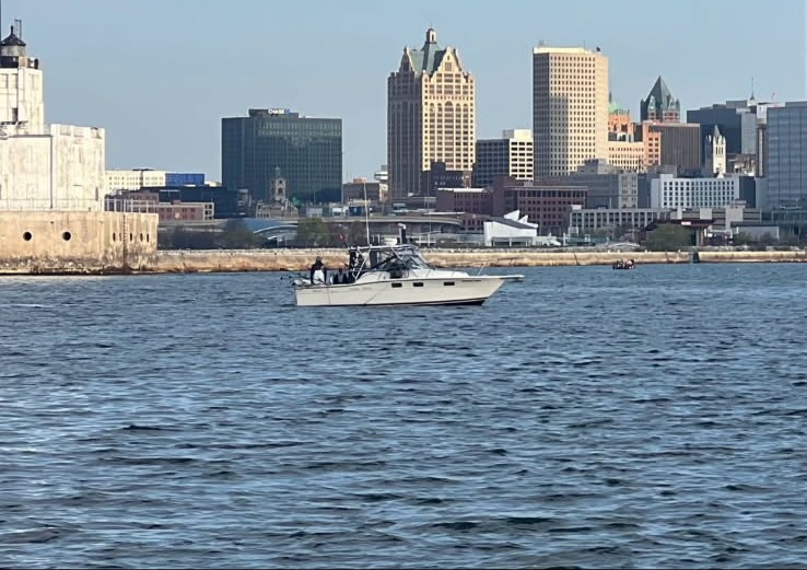Milwaukee Lake Michigan charter fishing boat with anglers