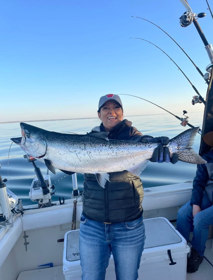 Charter fishing service Milwaukee Lake Michigan trip