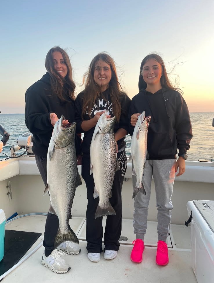 Milwaukee charter fishing boat with Lake Michigan anglers