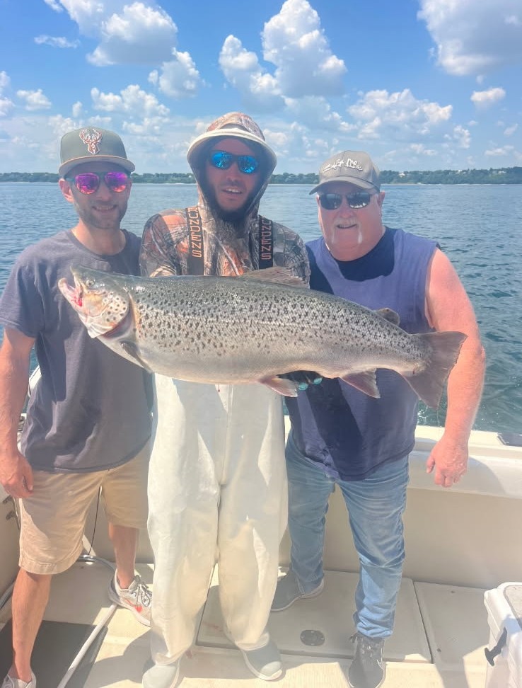 Charter fishing in Milwaukee Wisconsin on Lake Michigan
