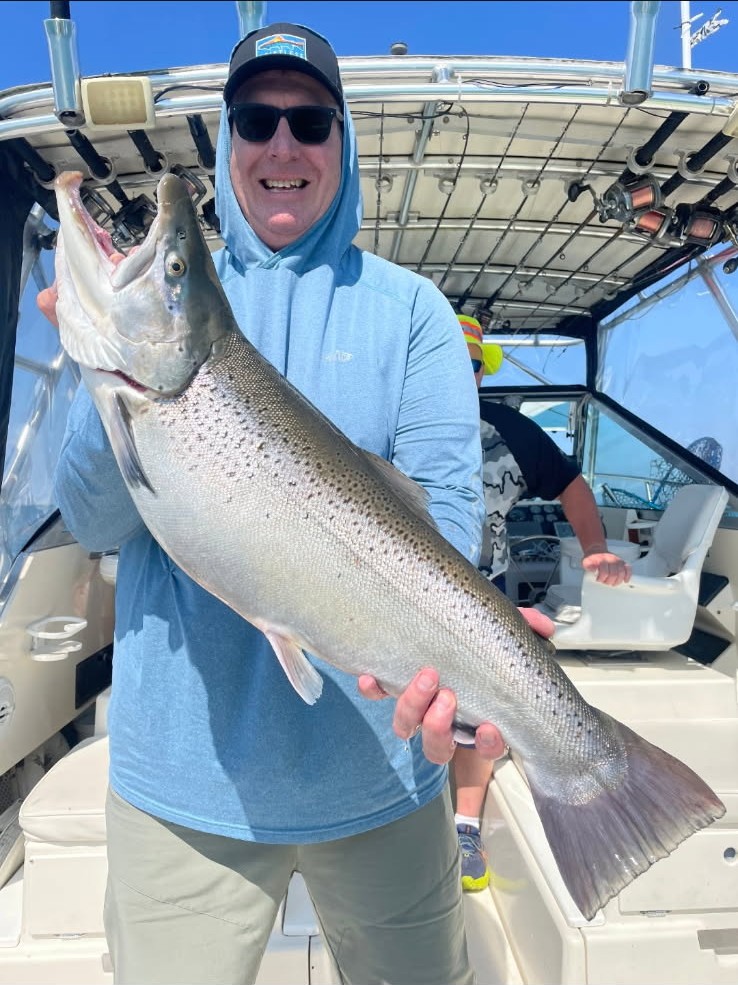 Milwaukee Lake Michigan salmon charter fishing group