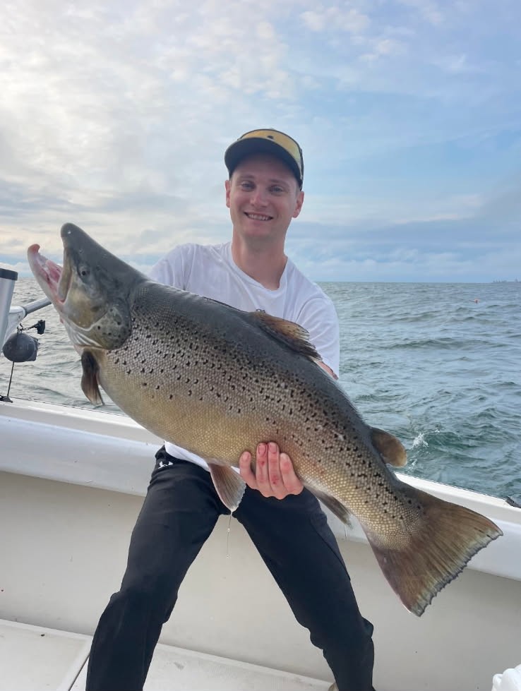 Milwaukee Lake Michigan salmon charter fishing trip