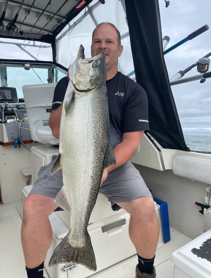Charter fishing on Lake Michigan with Wisconsin anglers